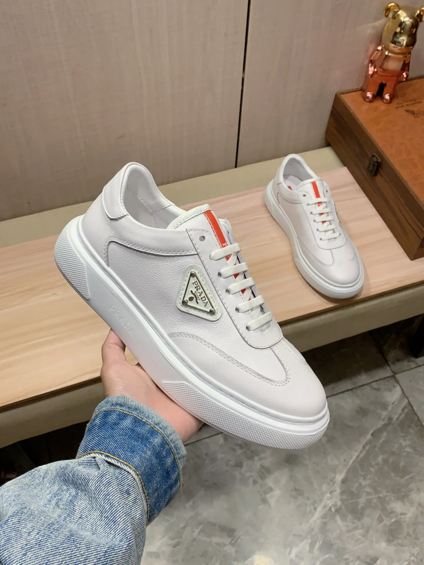 New model: Factory price: 460💰💰🎩🎩[Lightning][Lightning] "Prada Men's Shoes 💰pRADA*" The latest and most popular casual shoes, top brands [seduce] luxury~purchase, top~quality. [Strong] The upper is made of imported breathable and polished cowhide material ➕ Breathable sheepskin feet (•) with fine workmanship. The original stylish and stylish soft rubber wear-resistant and non-slip outsole is light and comfortable on the feet. The real thing looks better when photographed in person. 0186: code: 38-44, 4️⃣ colors selected